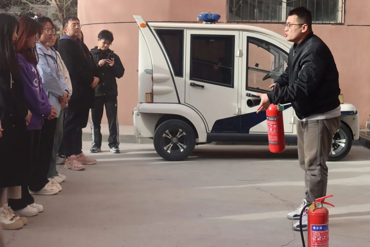 b256b3dd7d3e43448a379c6a0c11dcb3.jpg b256b3dd7d3e43448a379c6a0c11dcb3.jpg