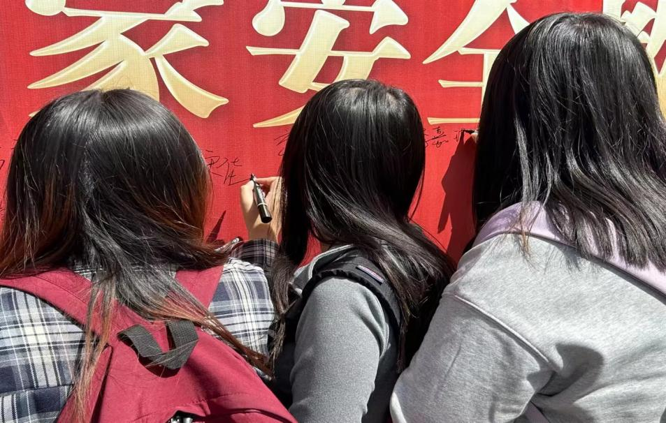 15b64420de084b6fb224c1709ecd44ab.png 15b64420de084b6fb224c1709ecd44ab.png