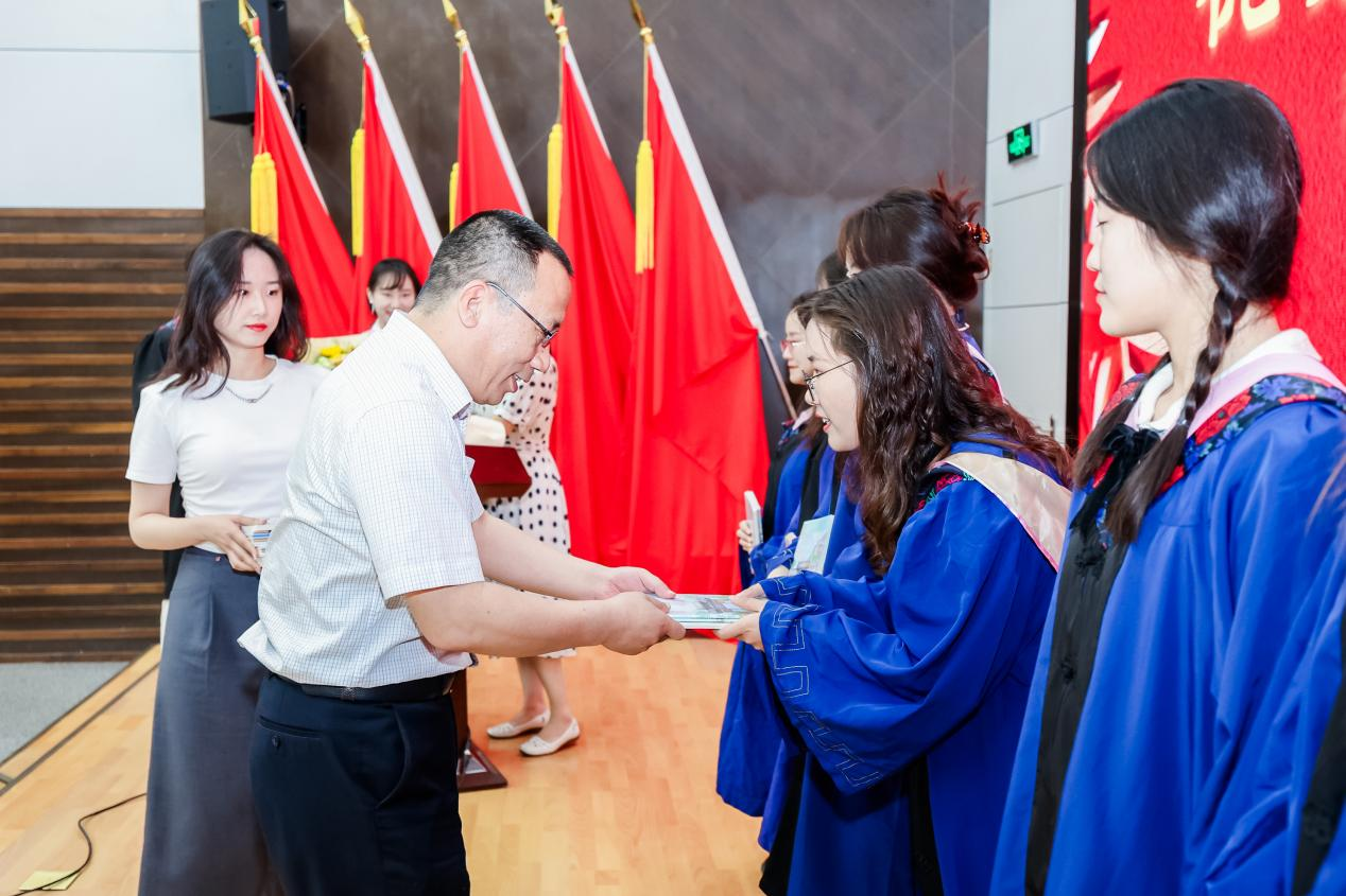 4eb1f7be9ffd4e8781d06e315d925b40.png 4eb1f7be9ffd4e8781d06e315d925b40.png